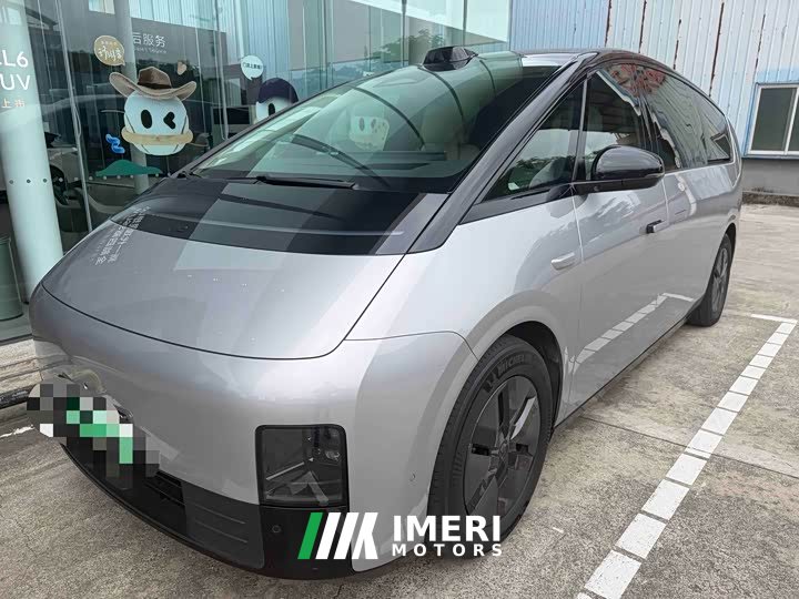 Li Auto MEGA Ultra