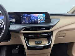 Buick GL8 Deluxe Edition - ფოტო 13