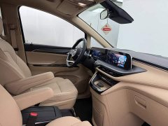 Buick GL8 Deluxe Edition - ფოტო 15