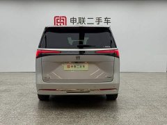 Buick GL8 Deluxe Edition - ფოტო 4