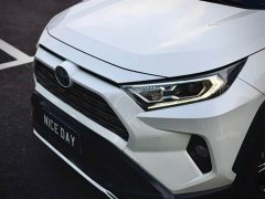 Toyota RAV4 2.5L E-CVTAWDFlagship Edition - ფოტო 11