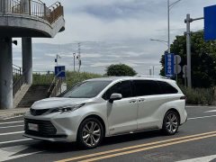 SIENNA 2.5LPHEV Edition - ფოტო 1