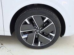 Li Auto L6 Max Edition - ფოტო 18