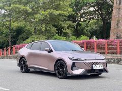 Changan UNI-V 1.5T Premium Version - ფოტო 3