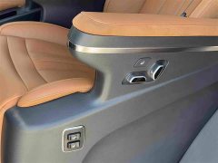 FAW HQ9 PHEV 2.0T AWDBusiness Edition - ფოტო 11