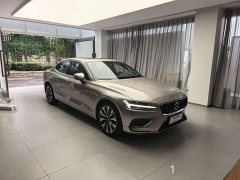 Volvo S60 B4 Luxury Edition - ფოტო 1