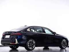 BMW 5 530Li Deluxe Version Luxury - ფოტო 6