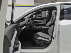 Changan UNI-V iDD 136km Version - ფოტო 9
