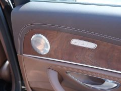 Mercedes-Benz E 300 L Fashion Version - ფოტო 12