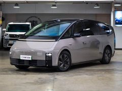 Li Auto MEGA Ultra - ფოტო 1