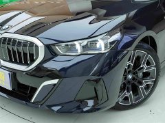 BMW 5 530Li Deluxe Version M - ფოტო 18