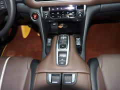 Honda UR-V 370TURBO 2WD Edition - ფოტო 14