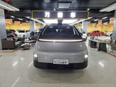 Li Auto MEGA Ultra - ფოტო 1