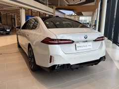 BMW 5 530Li Version M - ფოტო 11