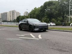 Changan UNI-V 1.5T Premium Version - ფოტო 2
