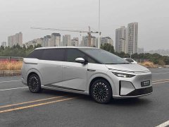 Xpeng X9 EREV 1602 Ultra - ფოტო 3