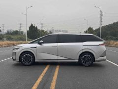 Xpeng X9 EREV 1602 Ultra - ფოტო 4