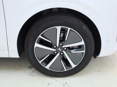 Li Auto L6 Pro - ფოტო 16