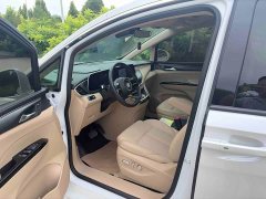 Buick GL8 Deluxe Edition - ფოტო 4