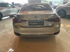 Lexus ES 300h Edition - ფოტო 3