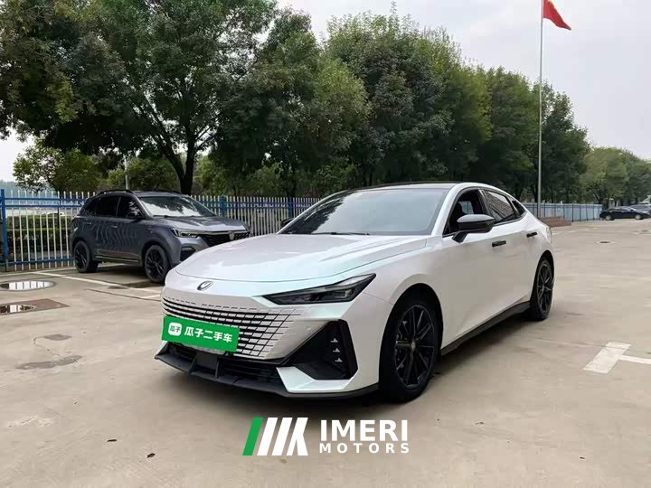 Changan UNI-V 1.5T Premium Version - ავტომობილი ჩინეთიდან