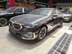 BMW 5 530Li Deluxe Version Luxury - ფოტო 1