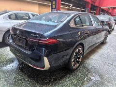 BMW 5 530Li Deluxe Version Luxury - ფოტო 3
