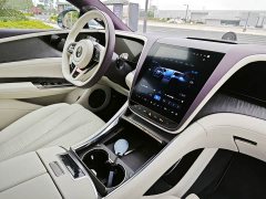 Yangwang U7 PHEV Flagship Edition - ფოტო 11