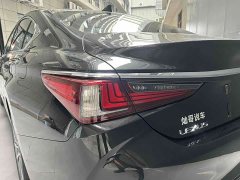 Lexus ES 200 Edition - ფოტო 4