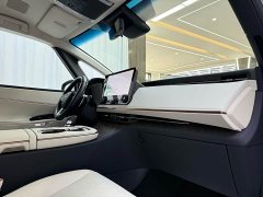 Lexus LM 500h Edition - ფოტო 13