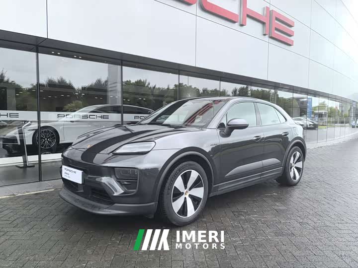 Porsche Macan 4