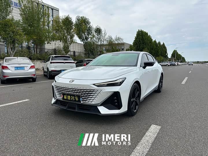 Changan UNI-V 1.5T Premium Version - ავტომობილი ჩინეთიდან