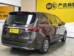 Buick GL8 652T Version - ფოტო 4
