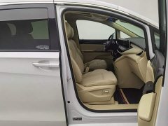 Buick GL8 ES Deluxe Version - ფოტო 9
