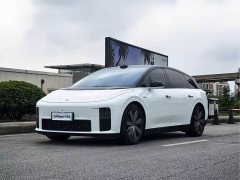 Li Auto i6 AWD Edition - ფოტო 1
