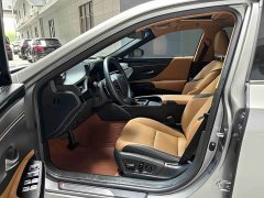 Lexus ES 200 Edition - ფოტო 11