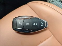 FAW HQ9 PHEV 2.0T AWDBusiness Edition - ფოტო 9
