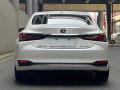 Lexus ES 200 Edition - ფოტო 4