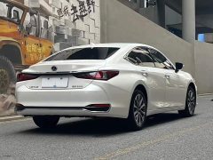 Lexus ES 200 Edition - ფოტო 5