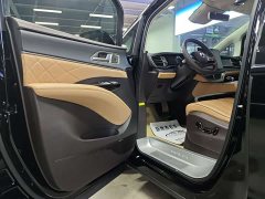 Denza D9 DM-i 980 AWD Version - ფოტო 4