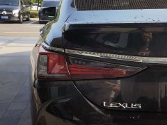 Lexus ES 300h Edition - ფოტო 5