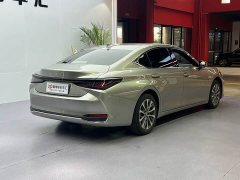 Lexus ES 200 Edition - ფოტო 15