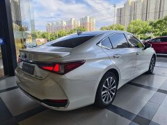Lexus ES 300h Edition - ფოტო 7