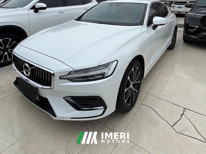 Volvo S60 B4 Luxury Edition - ავტომობილი ჩინეთიდან