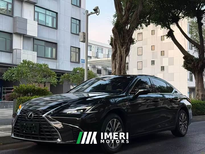 Lexus ES 200 Edition - ავტომობილი ჩინეთიდან