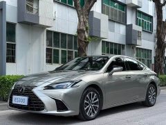 Lexus ES 300h Edition - ფოტო 1