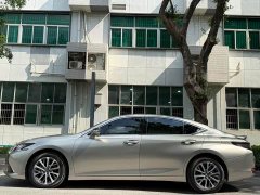 Lexus ES 300h Edition - ფოტო 7