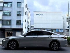 Lexus ES 300h Edition - ფოტო 2