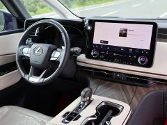 Lexus LM 500h Edition - ფოტო 11