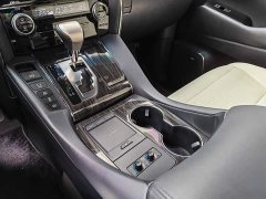 Lexus LM 300h Edition - ფოტო 13